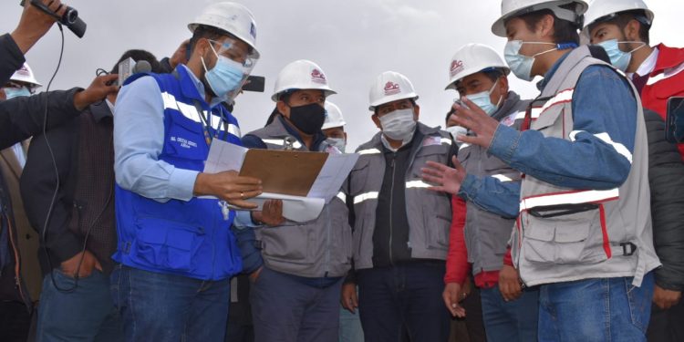 El gobierno reinicia la construcción de la doble vía El Alto – Viacha con una inyección de más de Bs 15 millones