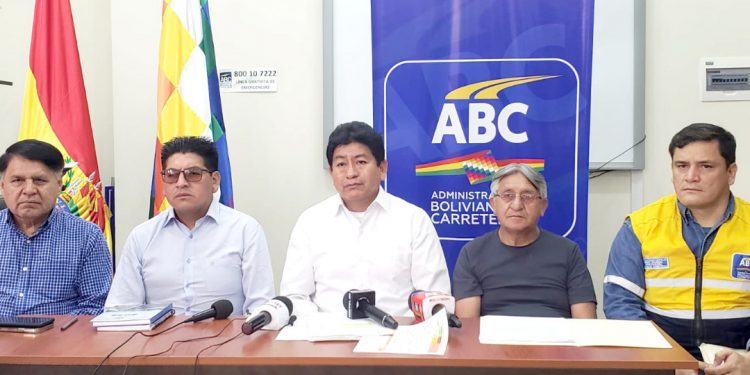 Gobierno cumple su compromiso y se dirige a Cuatro Cañadas para reinstalar el diálogo; ve afanes políticos