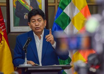 Línea Amarilla: Montaño desmiente a Reyes Villa y va hasta Cochabamba para entregarle documentación