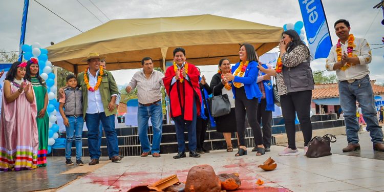 Gobierno inaugura la habilitación de fibra óptica al hogar en Palos Blancos, Tarija