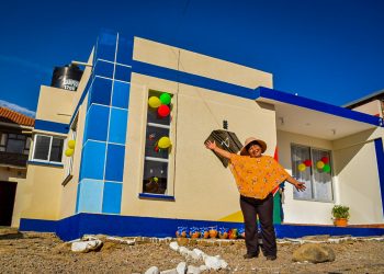 Gobierno beneficia a 8 municipios de Cochabamba con 212 viviendas