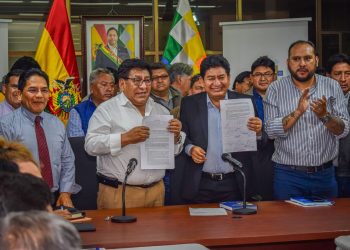 Gobierno concreta acuerdo con el transporte federado y evita el paro