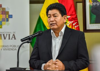 Gobierno atiende pliego petitorio de 15 puntos de la Confederación Sindical de Choferes de Bolivia