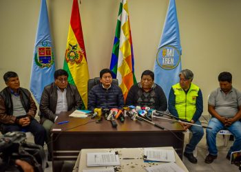 Gobierno firma contrato para rehabilitar la doble vía Montero – Villa Tunari, por Bs 6.689.342