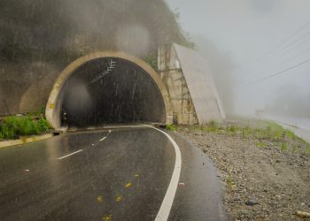Montaño dirige inspección en El Sillar, desmiente derrumbe de un túnel e instruye intensificar trabajos