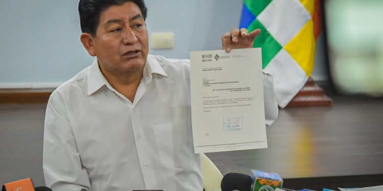 Montaño llega a El Sillar para hacer una inspección y solicita informes sobre estudios a la carretera