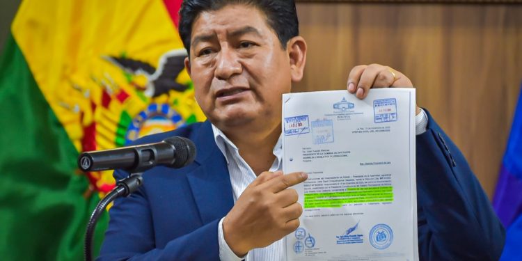 Gobierno pide a legisladores aprobar ley para el asfaltado de la carretera Faja Norte y evitar bloqueos