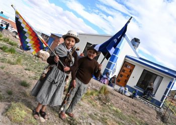 Gobierno entrega 92 viviendas en beneficio de las familias de Carangas y Turco, Oruro