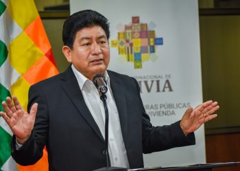 Montaño pide a la Asamblea Legislativa aprobar proyectos para carreteras y la ampliación del Teleférico