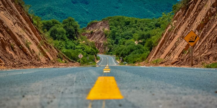 Gobierno lanza licitaciones por Bs.6.919.551 para estudios de preinversión de carreteras en Tarija