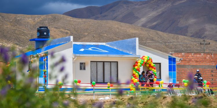 En tres años y medio el Gobierno benefició con viviendas a 5.844 madres y padres solos
