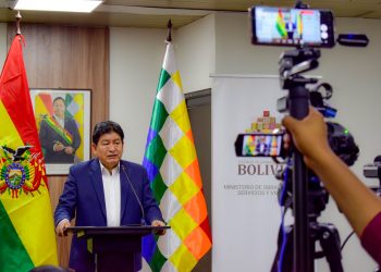 Gobierno anuncia dos firmas de contrato y una licitación en obras para La Paz