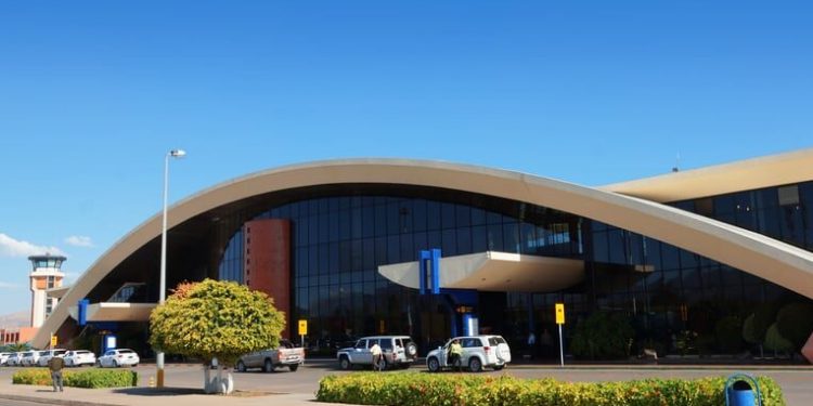 Gobierno lanza licitación para el mantenimiento de la intersección de pistas del Aeropuerto Jorge Wilstermann